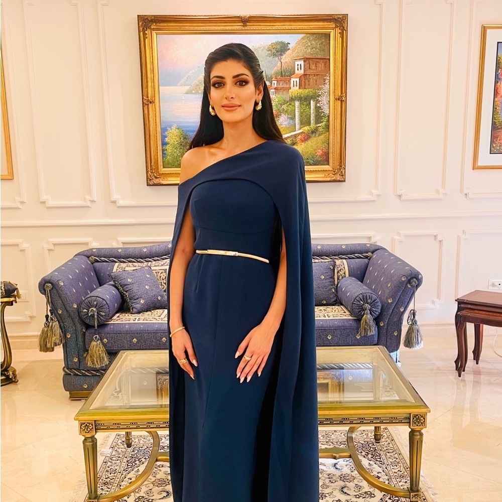 Meet your Posher, Zeina